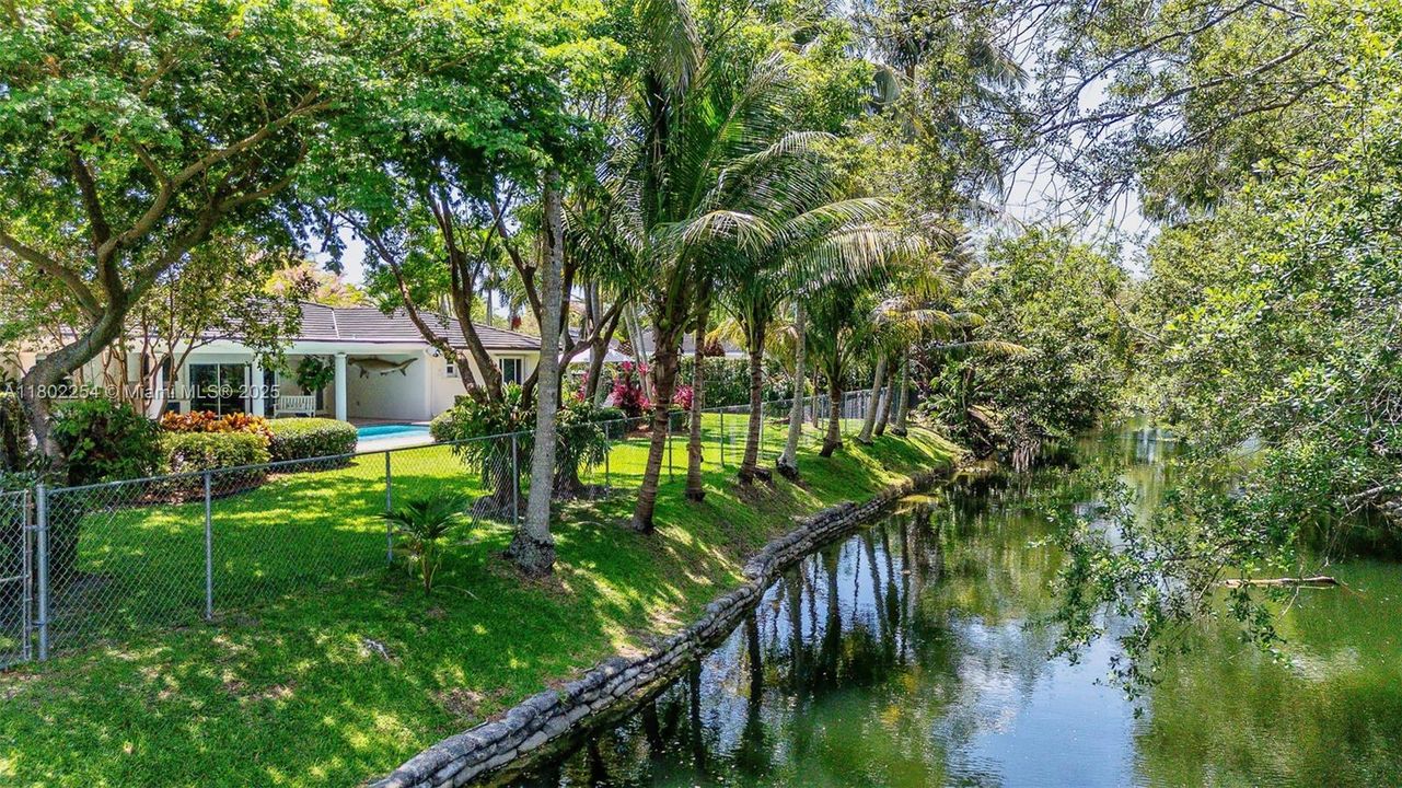 最近售出: $1,650,000 (4 贝兹, 2 浴室, 2844 平方英尺)