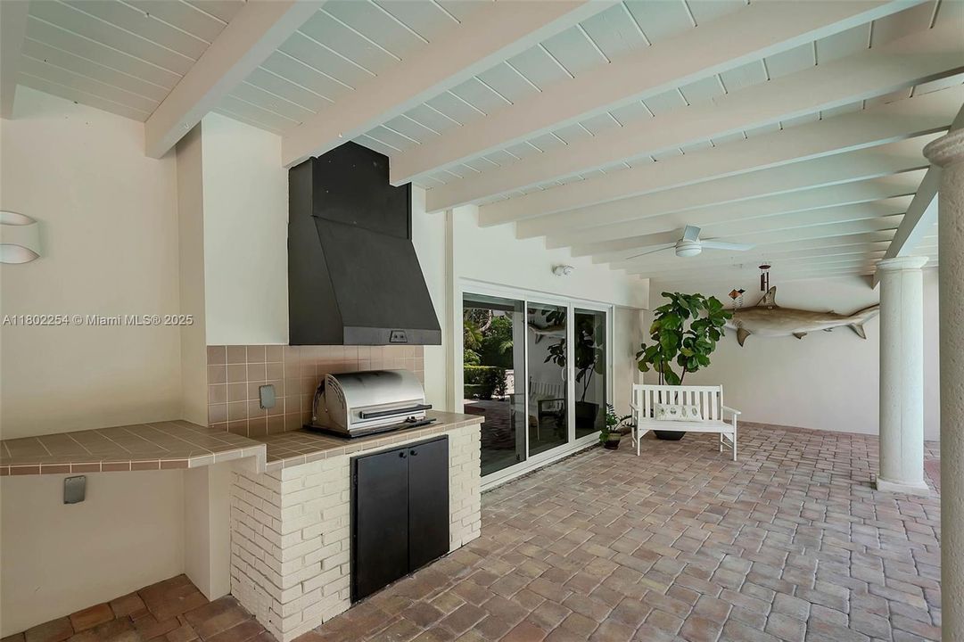 最近售出: $1,650,000 (4 贝兹, 2 浴室, 2844 平方英尺)