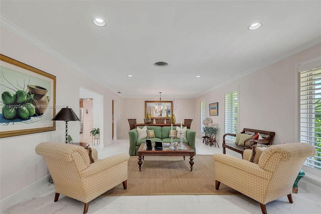 最近售出: $1,650,000 (4 贝兹, 2 浴室, 2844 平方英尺)