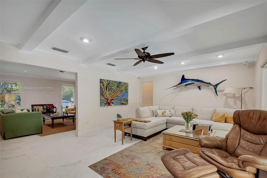 最近售出: $1,650,000 (4 贝兹, 2 浴室, 2844 平方英尺)