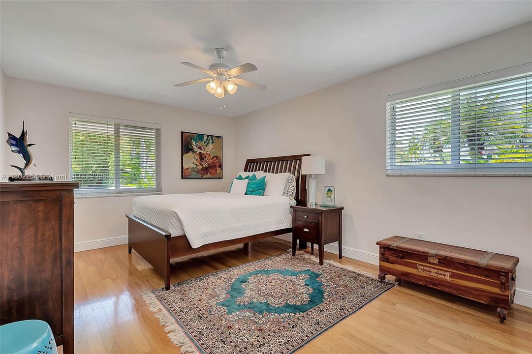 最近售出: $1,650,000 (4 贝兹, 2 浴室, 2844 平方英尺)