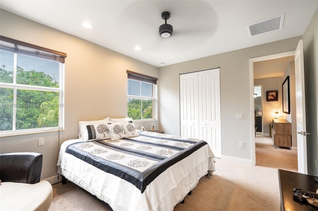 最近租的: $4,999 (4 贝兹, 4 浴室, 2418 平方英尺)