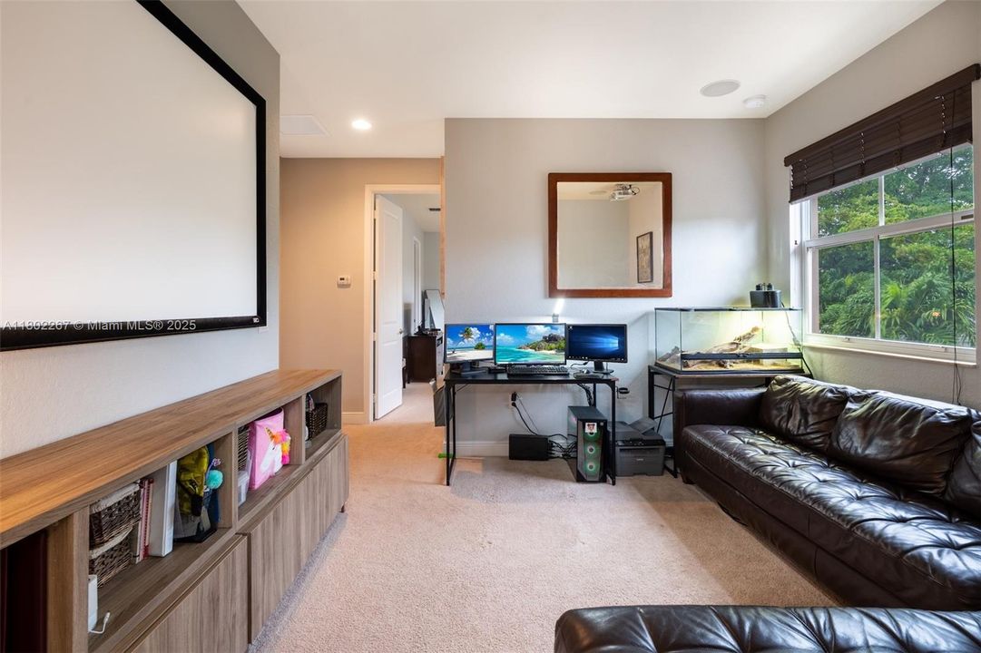 最近租的: $4,999 (4 贝兹, 4 浴室, 2418 平方英尺)