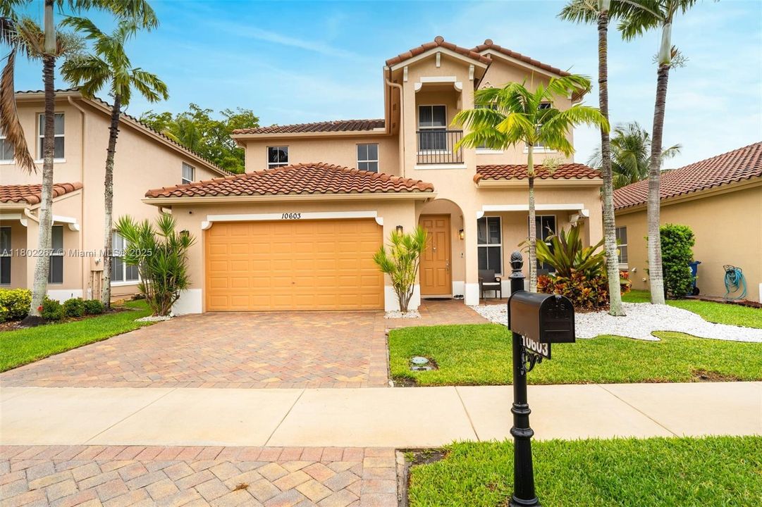 最近租的: $4,999 (4 贝兹, 4 浴室, 2418 平方英尺)