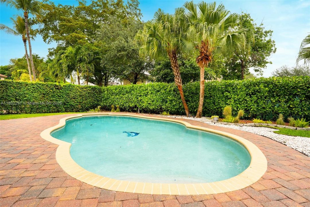 最近租的: $4,999 (4 贝兹, 4 浴室, 2418 平方英尺)