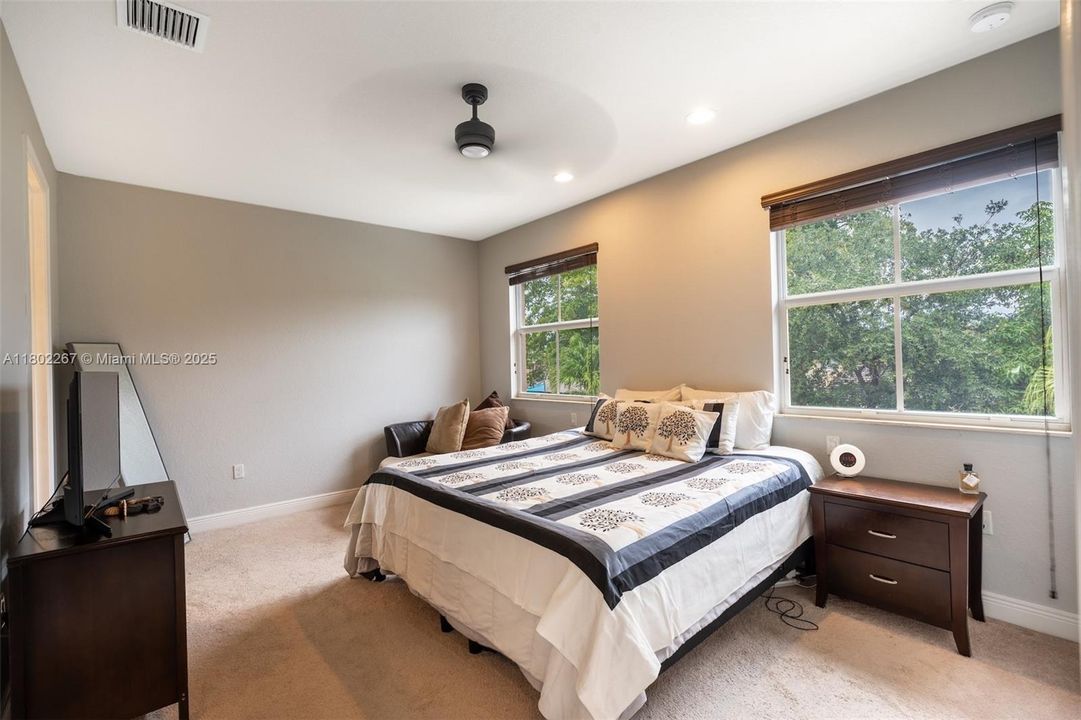 最近租的: $4,999 (4 贝兹, 4 浴室, 2418 平方英尺)