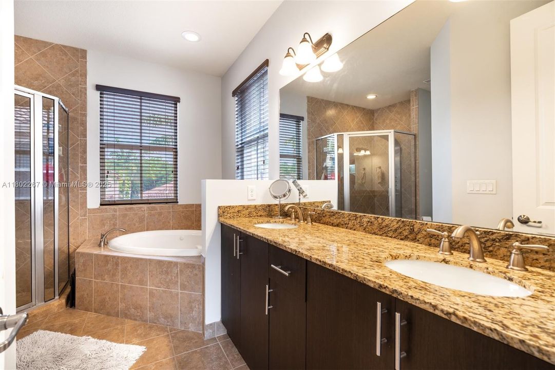 最近租的: $4,999 (4 贝兹, 4 浴室, 2418 平方英尺)