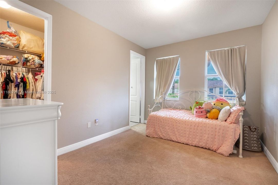 最近租的: $4,999 (4 贝兹, 4 浴室, 2418 平方英尺)