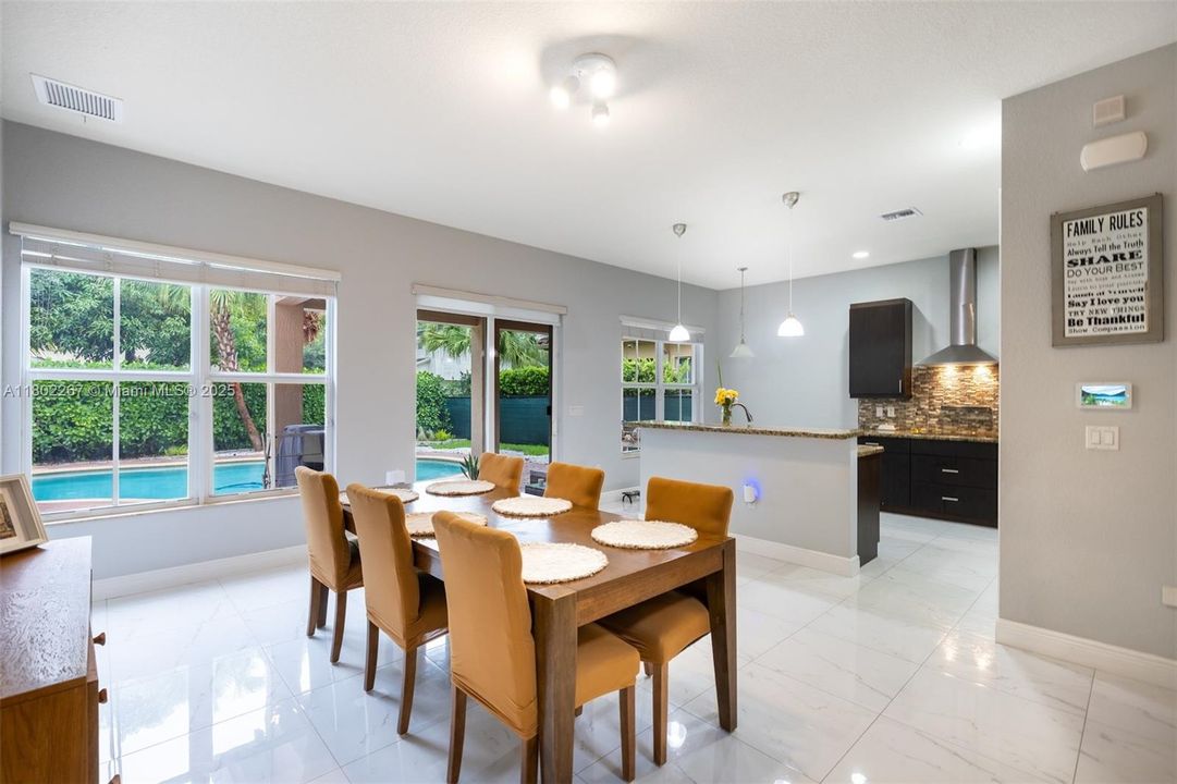 最近租的: $4,999 (4 贝兹, 4 浴室, 2418 平方英尺)