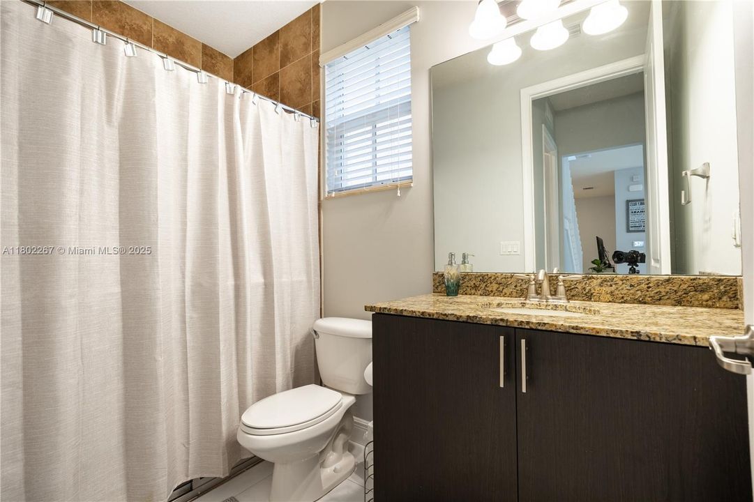 最近租的: $4,999 (4 贝兹, 4 浴室, 2418 平方英尺)