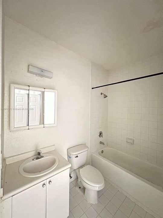 Недавно арендовано: $1,700 (2 спален, 2 ванн, 914 Квадратных фут)