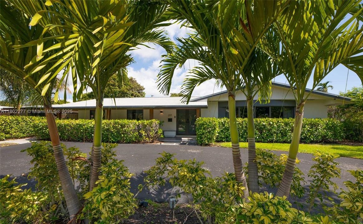 Recently Sold: $895,000 (3 beds, 2 baths, 2040 Square Feet)