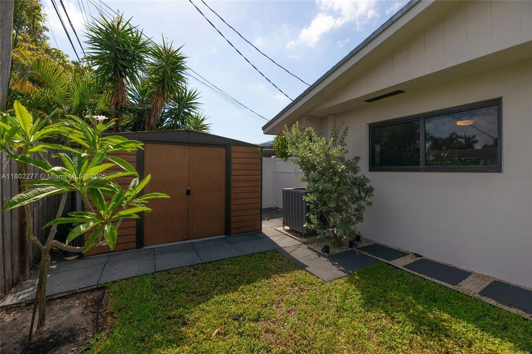 Recently Sold: $895,000 (3 beds, 2 baths, 2040 Square Feet)