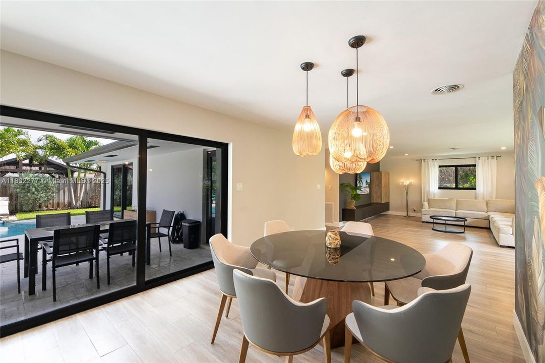 Recently Sold: $895,000 (3 beds, 2 baths, 2040 Square Feet)