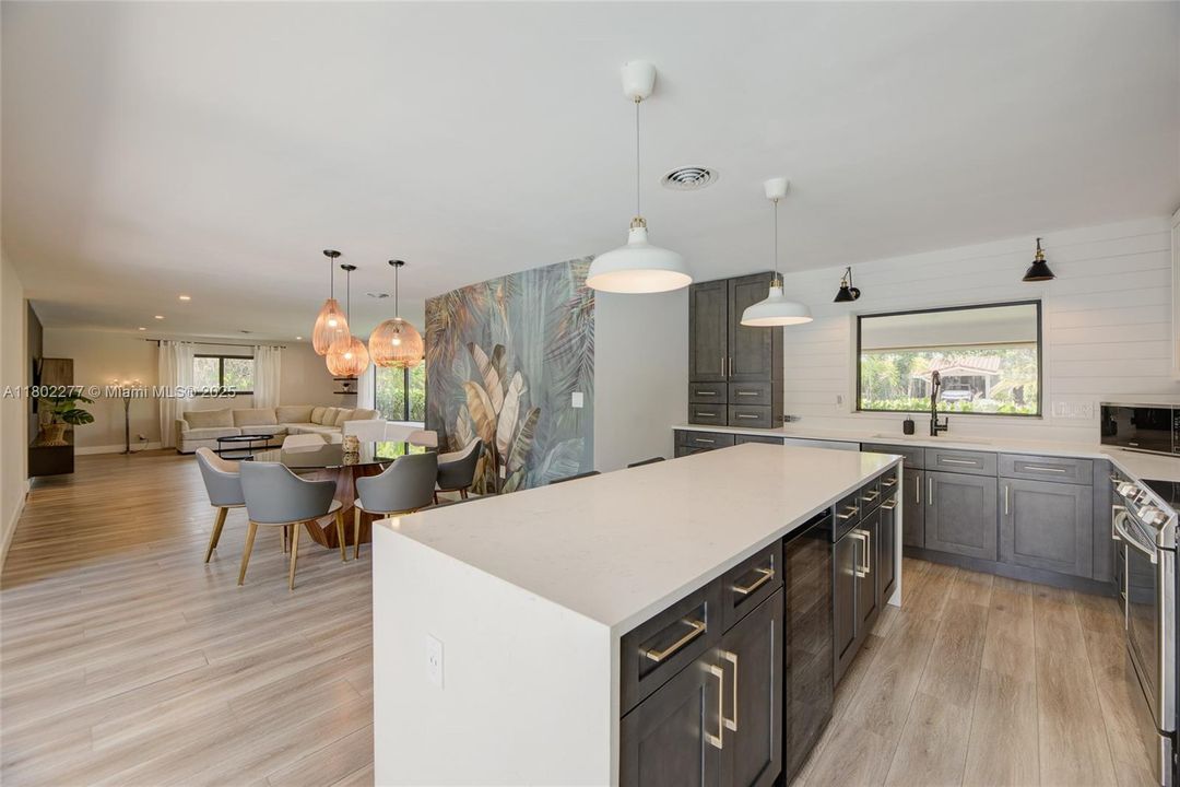 Recently Sold: $895,000 (3 beds, 2 baths, 2040 Square Feet)