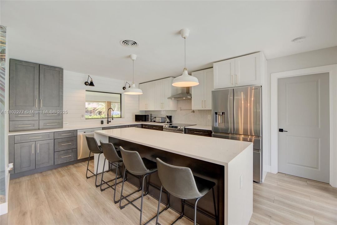 Recently Sold: $895,000 (3 beds, 2 baths, 2040 Square Feet)