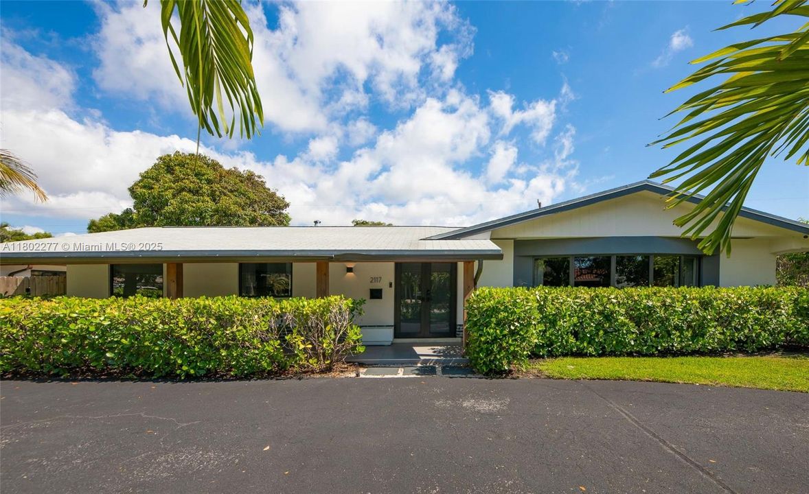 Recently Sold: $895,000 (3 beds, 2 baths, 2040 Square Feet)