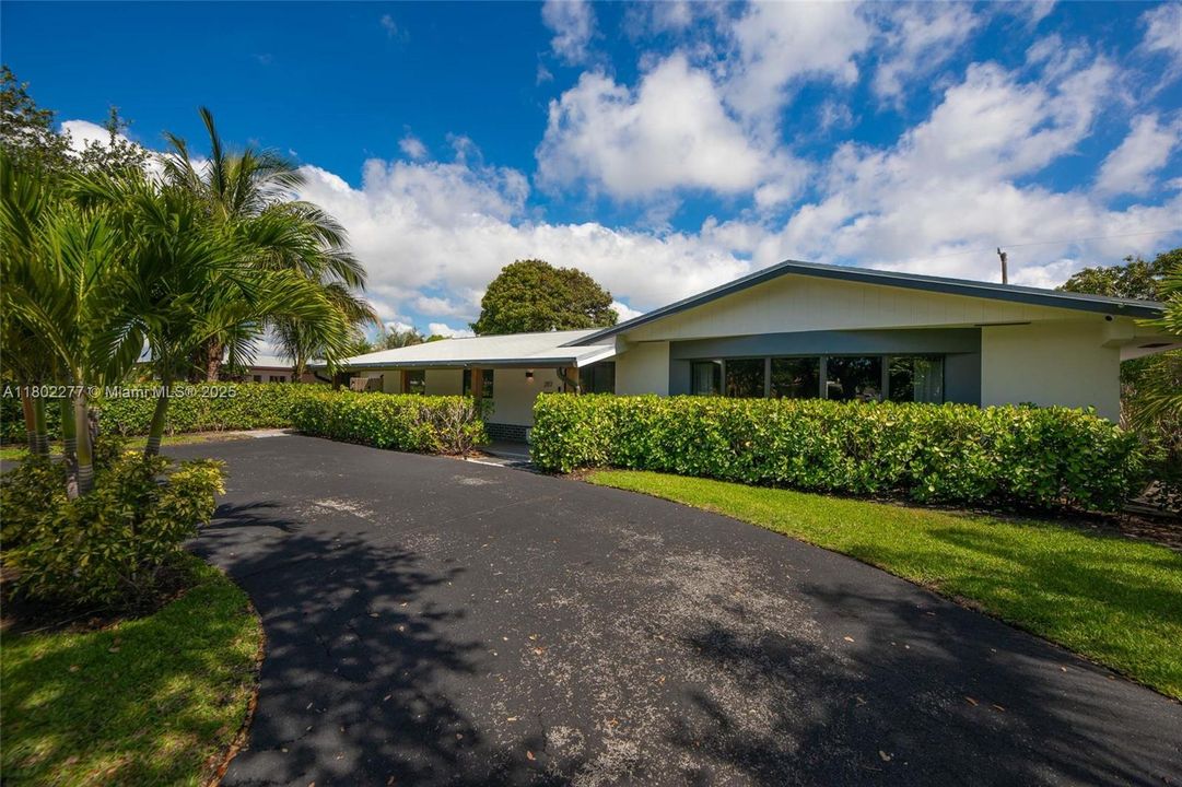 Recently Sold: $895,000 (3 beds, 2 baths, 2040 Square Feet)