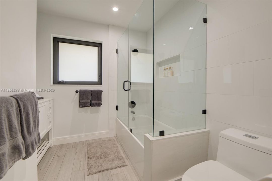 Recently Sold: $895,000 (3 beds, 2 baths, 2040 Square Feet)