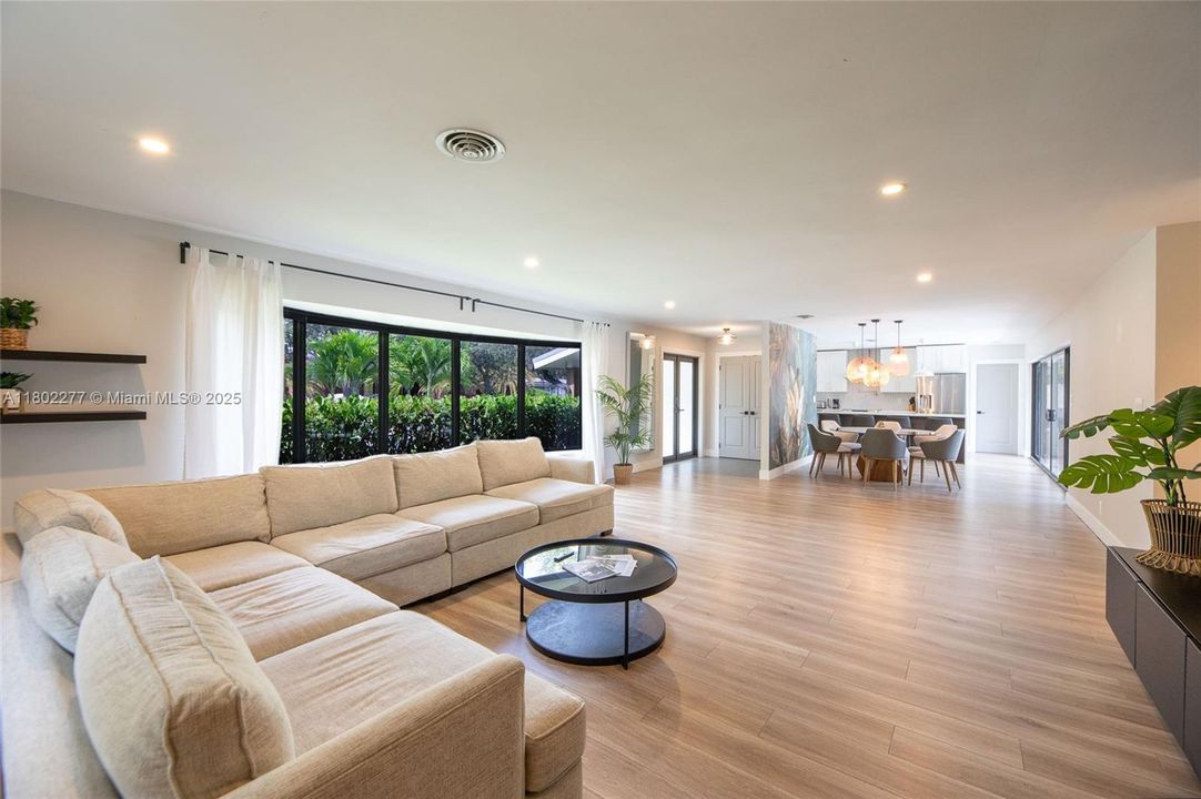 Recently Sold: $895,000 (3 beds, 2 baths, 2040 Square Feet)