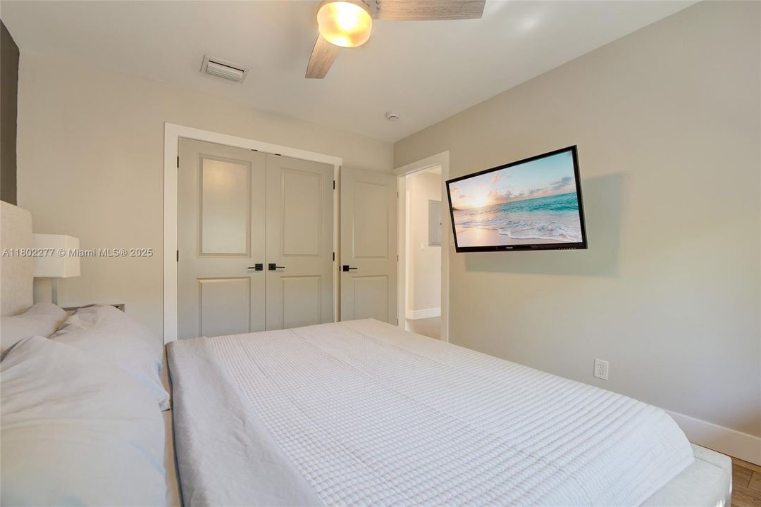 Recently Sold: $895,000 (3 beds, 2 baths, 2040 Square Feet)