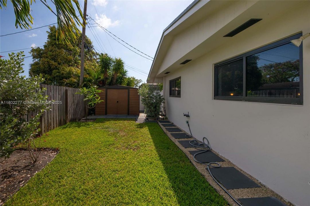 Recently Sold: $895,000 (3 beds, 2 baths, 2040 Square Feet)