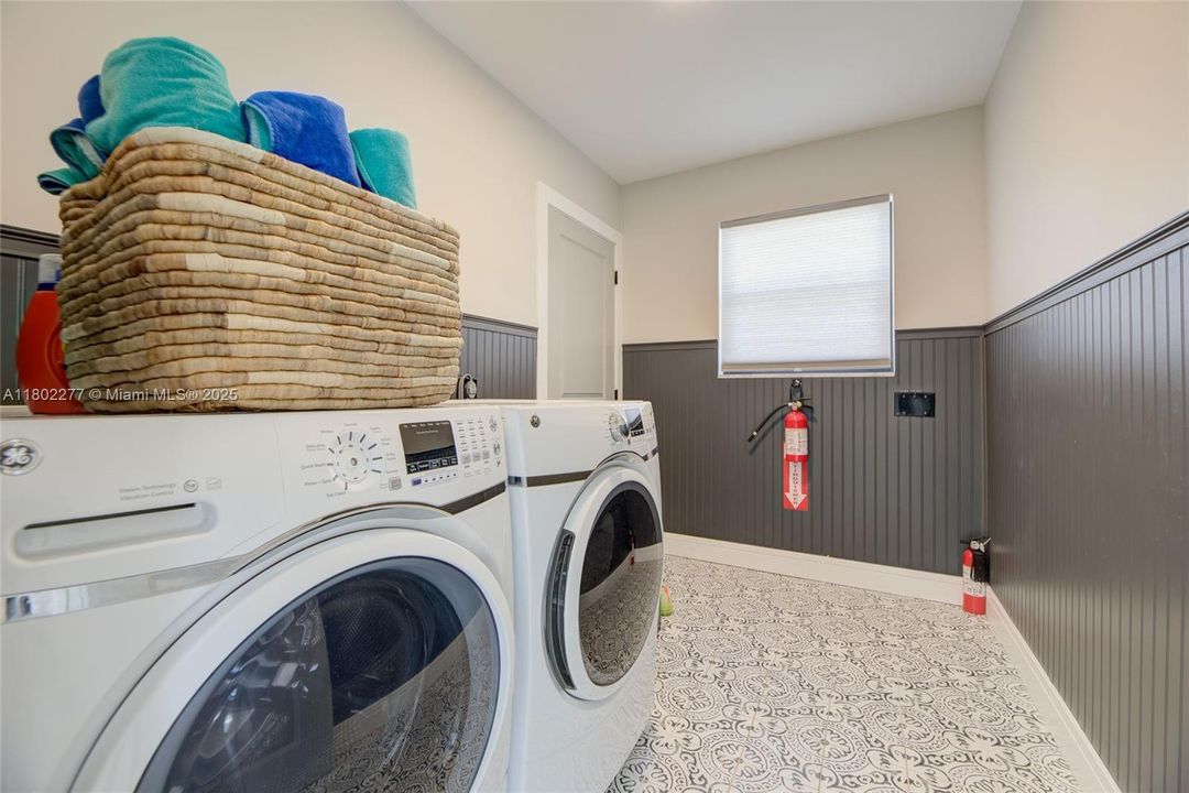 Recently Sold: $895,000 (3 beds, 2 baths, 2040 Square Feet)