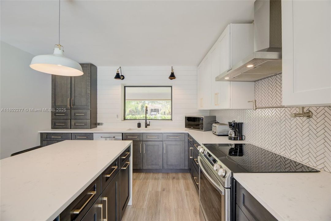 Recently Sold: $895,000 (3 beds, 2 baths, 2040 Square Feet)