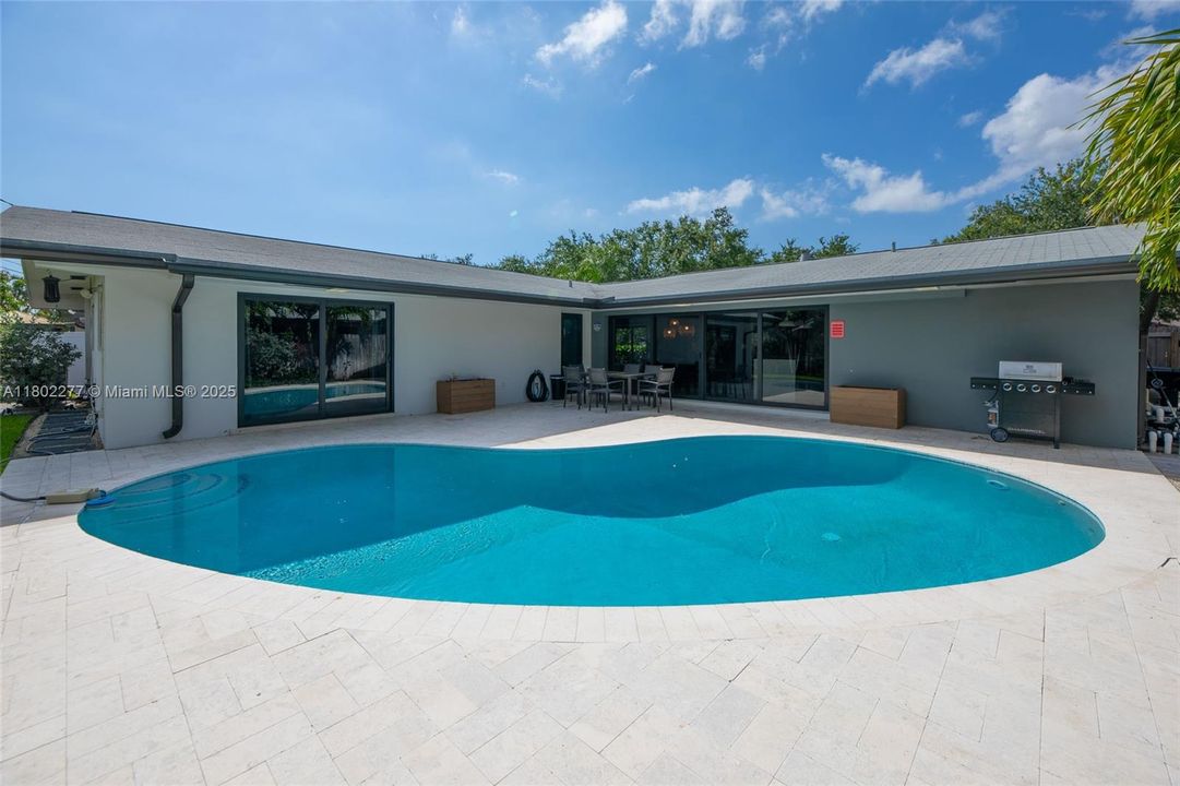 Recently Sold: $895,000 (3 beds, 2 baths, 2040 Square Feet)