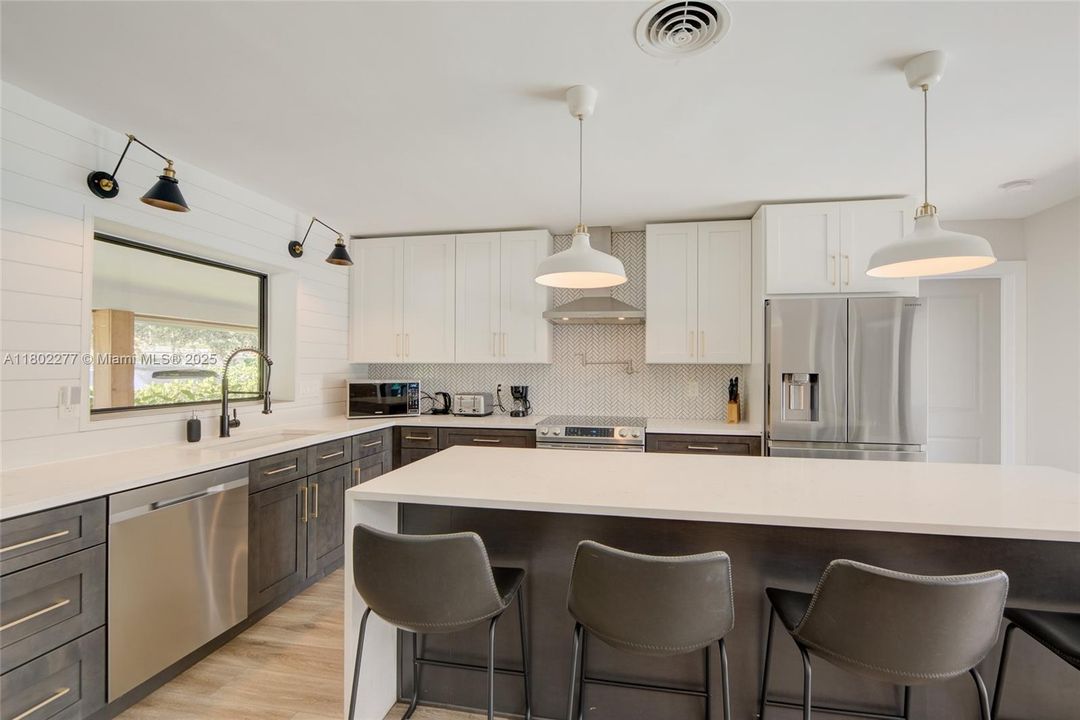 Recently Sold: $895,000 (3 beds, 2 baths, 2040 Square Feet)