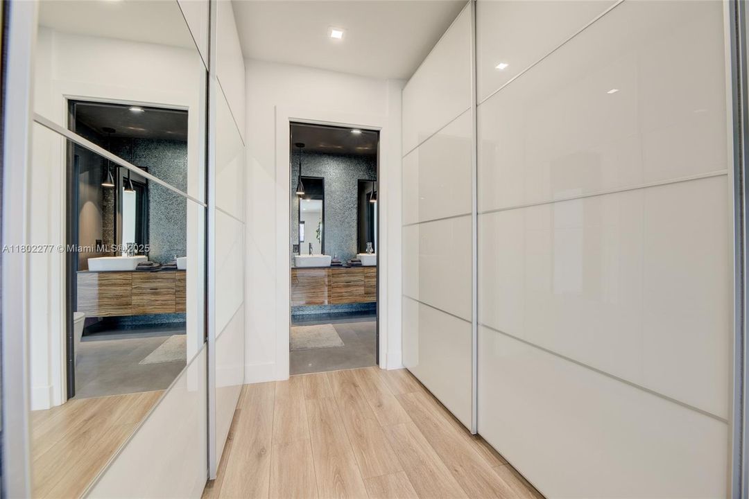 Recently Sold: $895,000 (3 beds, 2 baths, 2040 Square Feet)