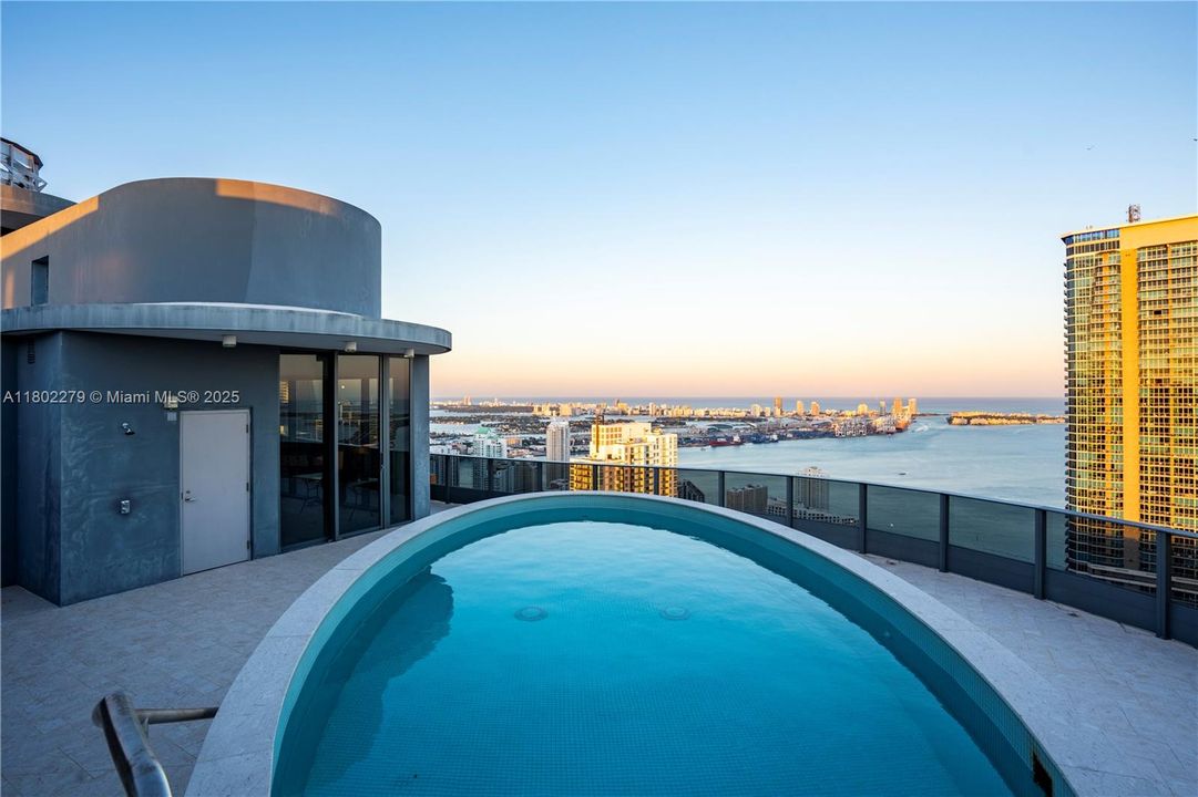 For Sale: $15,900,000 (5 beds, 7 baths, 7855 Square Feet)