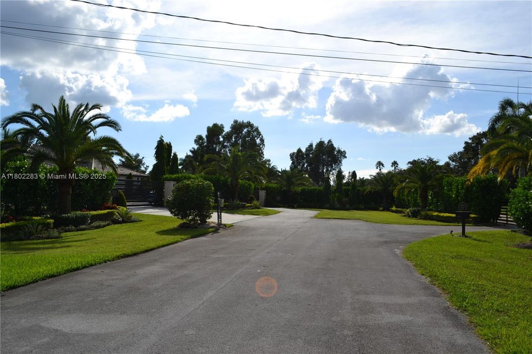 В аренду: $15,000 (6 спален, 4 ванн, 4052 Квадратных фут)