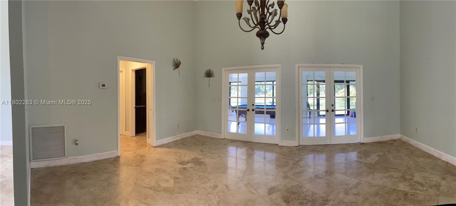 В аренду: $15,000 (6 спален, 4 ванн, 4052 Квадратных фут)