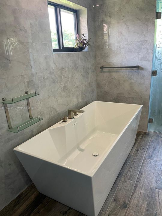 В аренду: $15,000 (6 спален, 4 ванн, 4052 Квадратных фут)