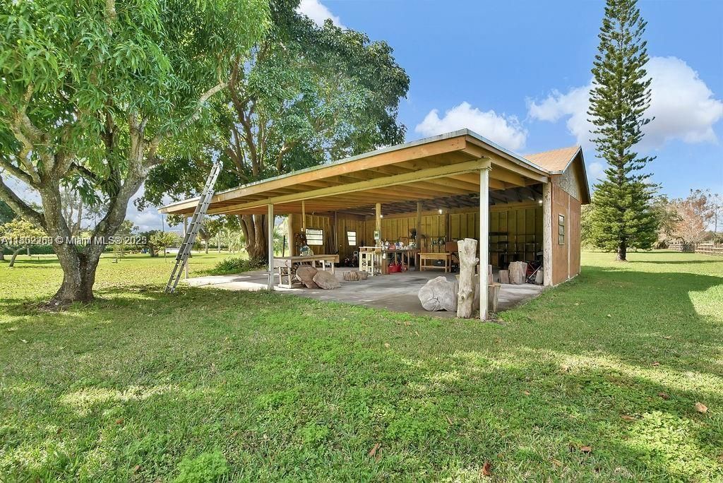 В аренду: $15,000 (6 спален, 4 ванн, 4052 Квадратных фут)