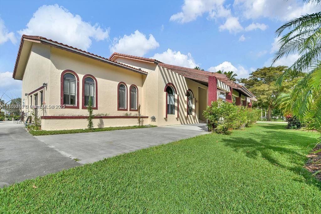 В аренду: $15,000 (6 спален, 4 ванн, 4052 Квадратных фут)