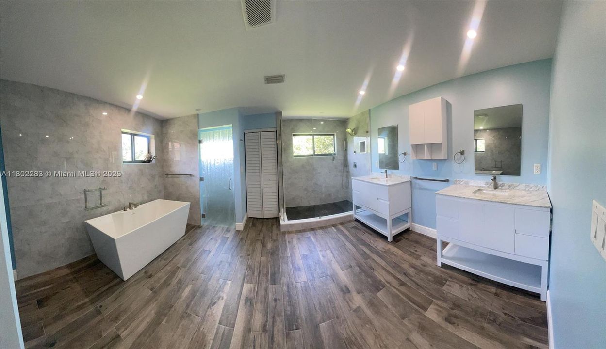 В аренду: $15,000 (6 спален, 4 ванн, 4052 Квадратных фут)