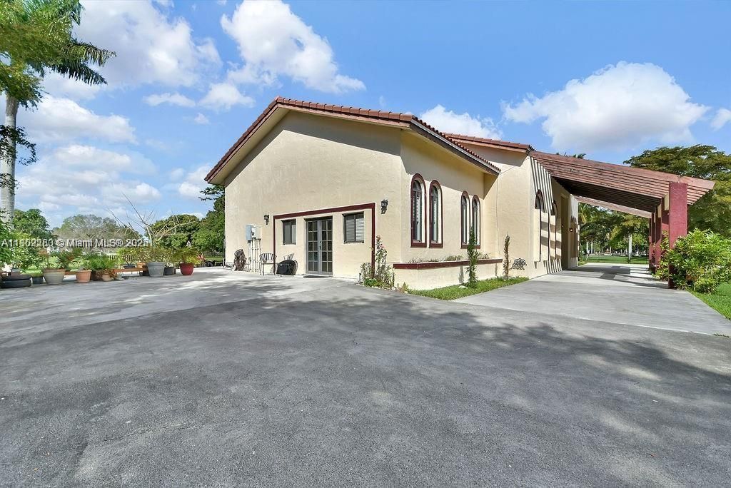 В аренду: $15,000 (6 спален, 4 ванн, 4052 Квадратных фут)