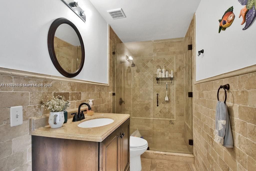 В аренду: $15,000 (6 спален, 4 ванн, 4052 Квадратных фут)