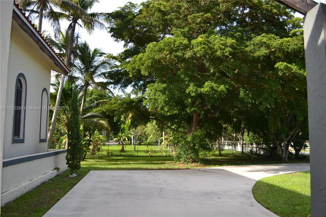 В аренду: $15,000 (6 спален, 4 ванн, 4052 Квадратных фут)