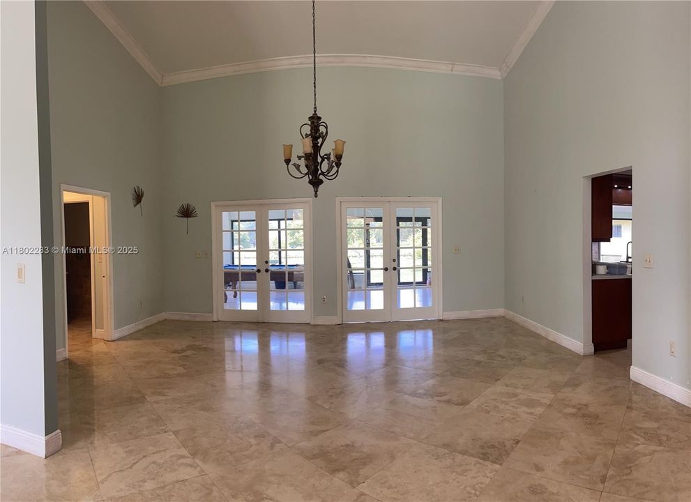 В аренду: $15,000 (6 спален, 4 ванн, 4052 Квадратных фут)