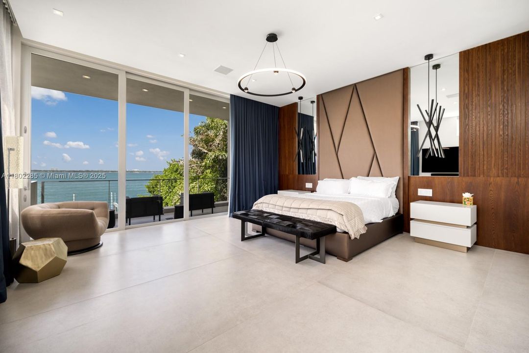 For Sale: $16,500,000 (5 beds, 5 baths, 5303 Square Feet)