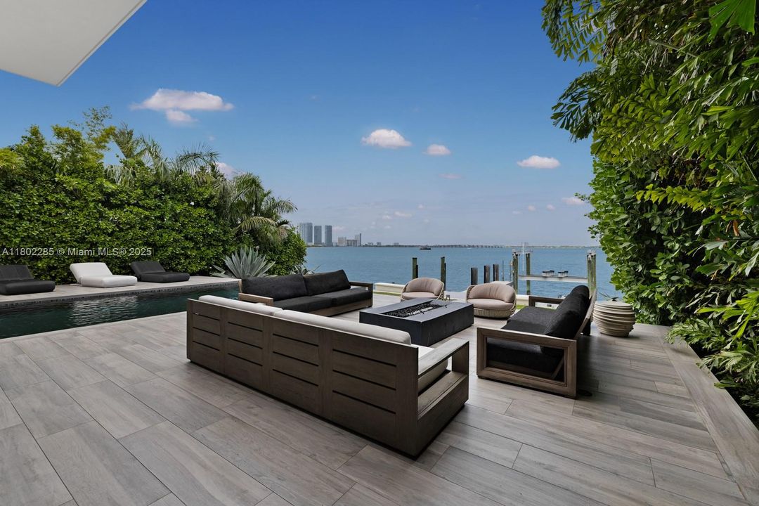 For Sale: $16,500,000 (5 beds, 5 baths, 5303 Square Feet)