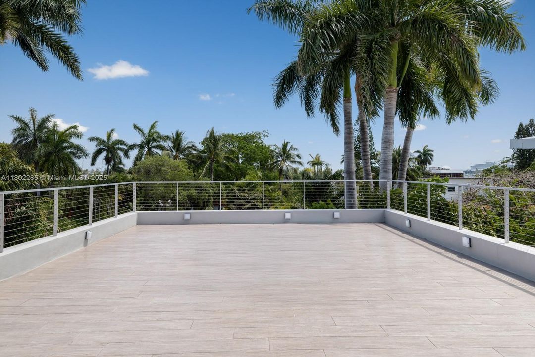 For Sale: $16,500,000 (5 beds, 5 baths, 5303 Square Feet)