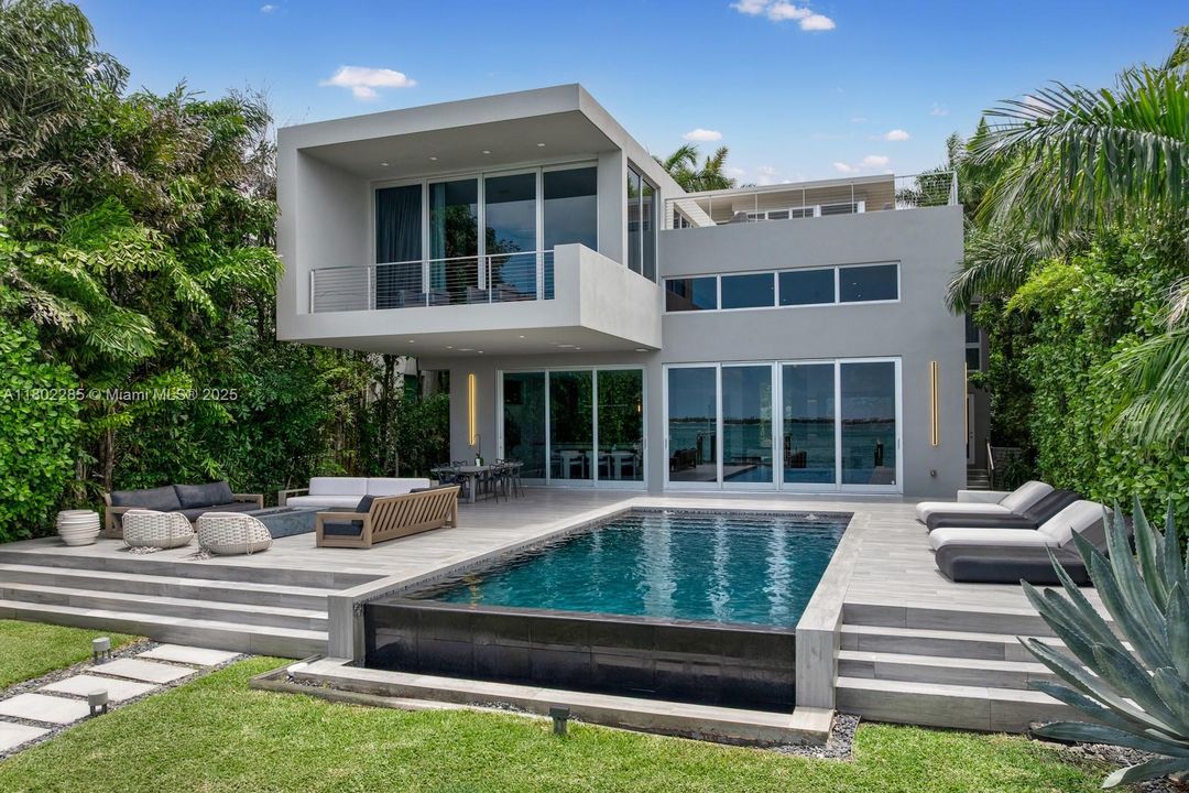 For Sale: $16,500,000 (5 beds, 5 baths, 5303 Square Feet)