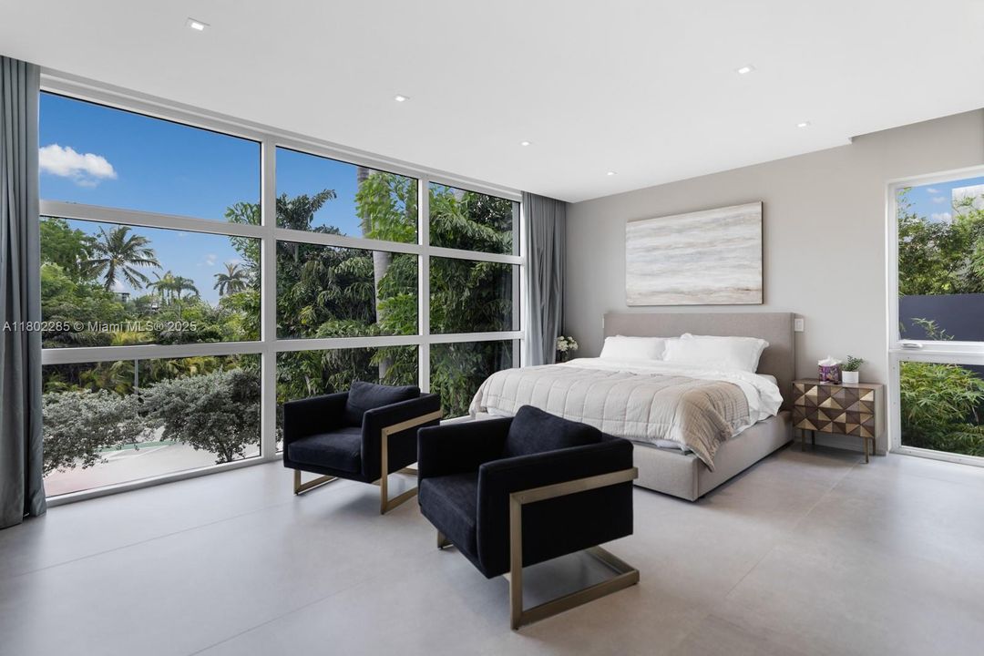 For Sale: $16,500,000 (5 beds, 5 baths, 5303 Square Feet)
