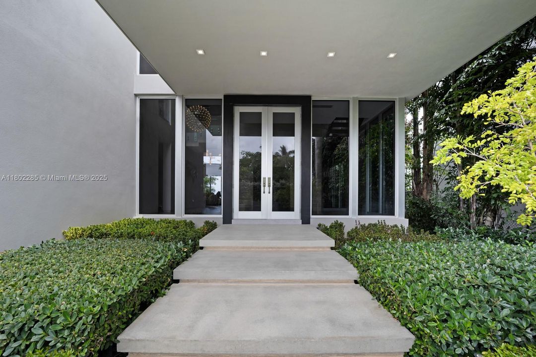For Sale: $16,500,000 (5 beds, 5 baths, 5303 Square Feet)