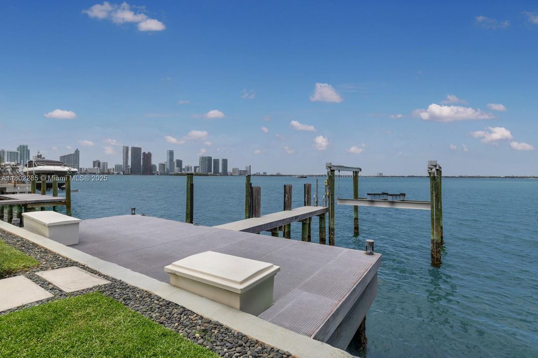 For Sale: $16,500,000 (5 beds, 5 baths, 5303 Square Feet)