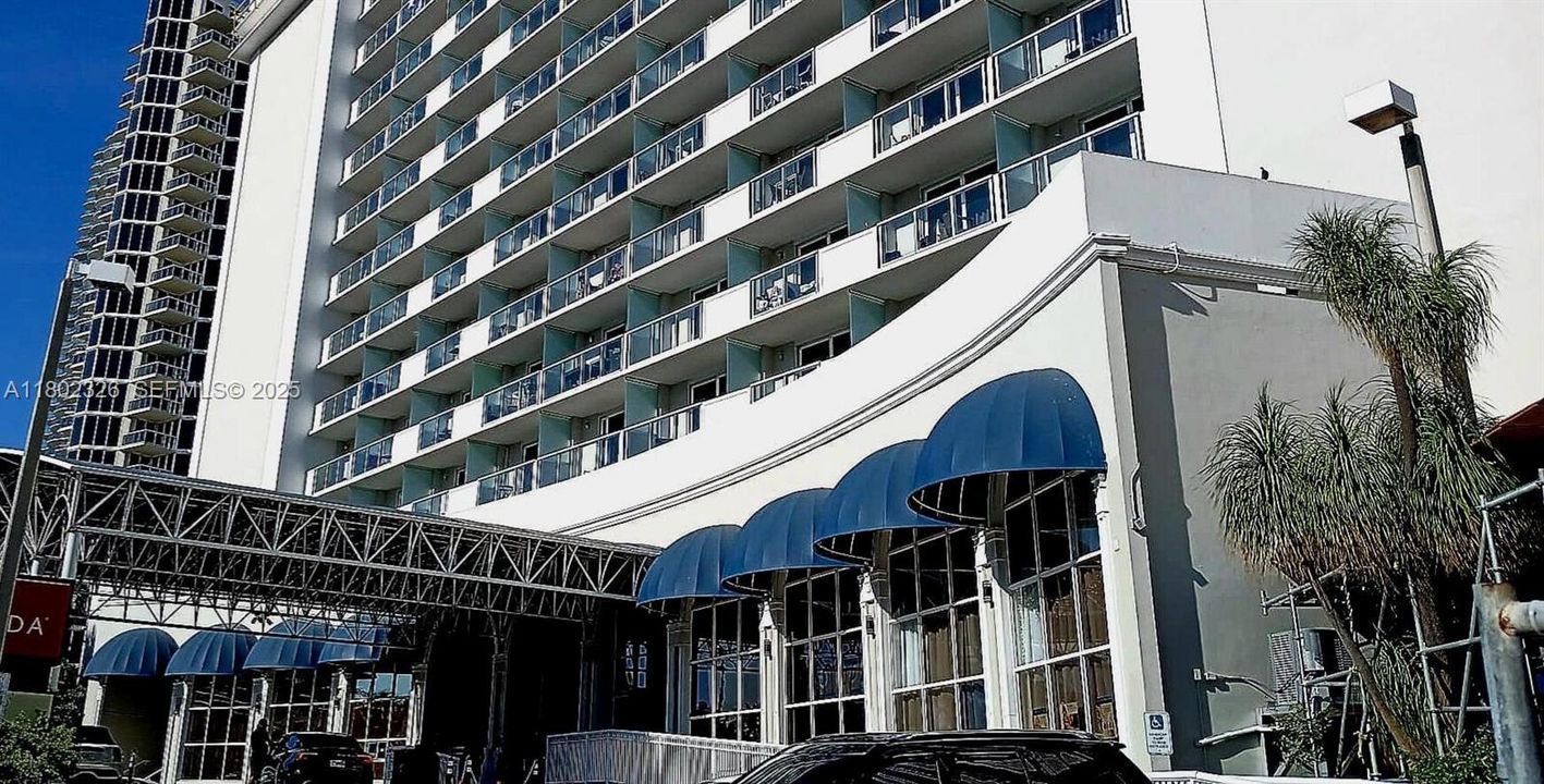 待售: $239,000 (1 贝兹, 1 浴室, 360 平方英尺)